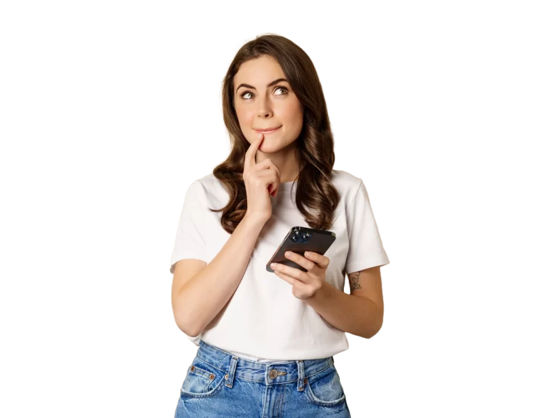 mujer-considerando-servicio-digital mujer-considerando-servicio-digital